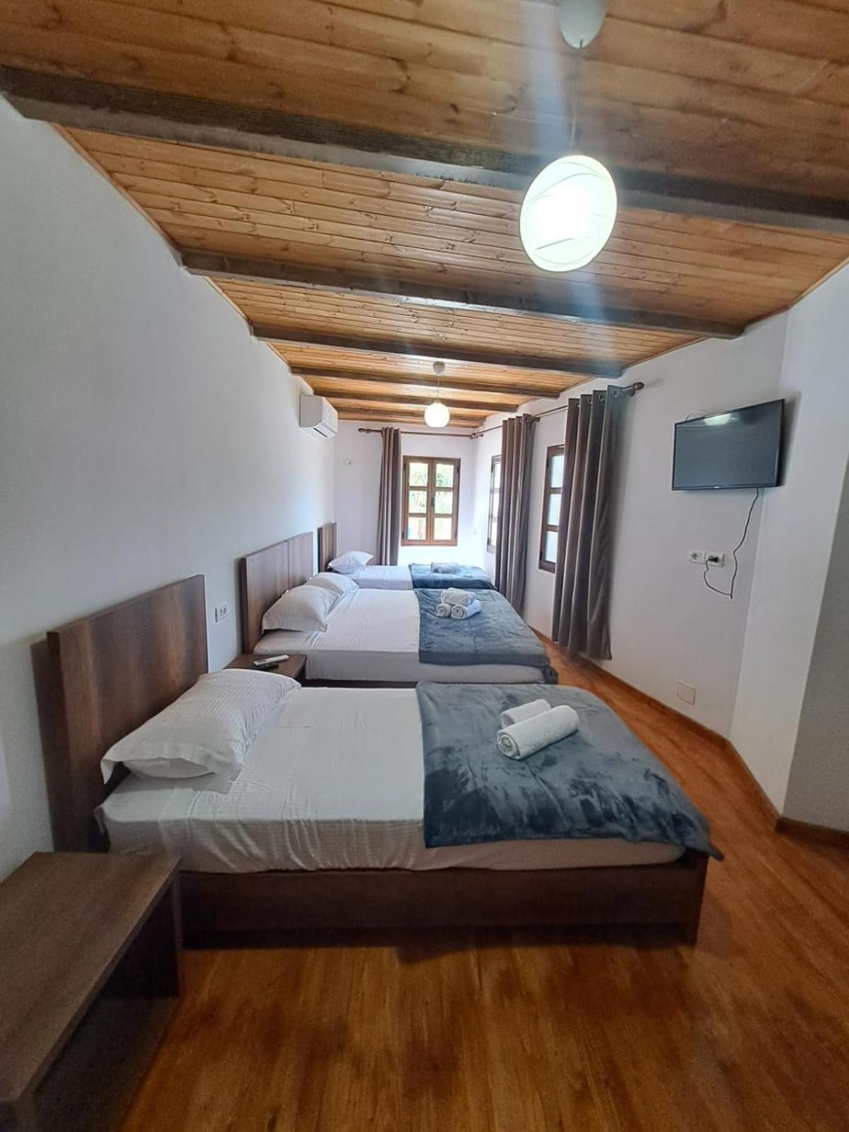 Hotel Demaj Berat Exterior foto