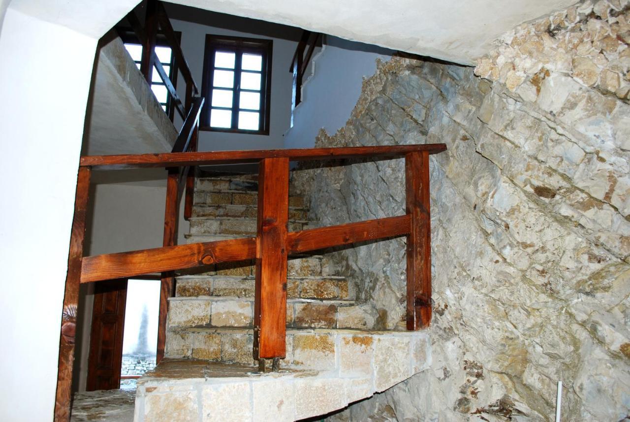 Hotel Demaj Berat Exterior foto